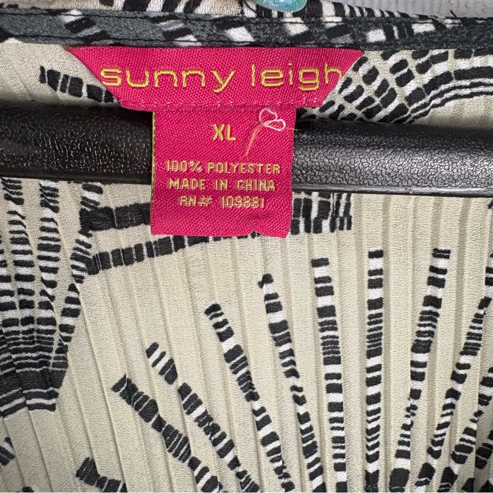VTG Y2K Sunny Leigh Black & White Long Sleeve Button up Blouse XL Fairy Goth - Picture 8 of 9